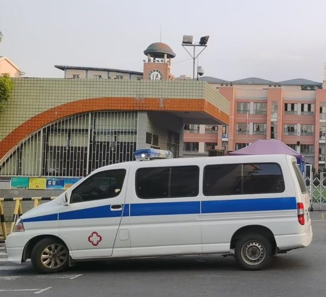 邵武救护车出租护送骨折病人一公里多少钱